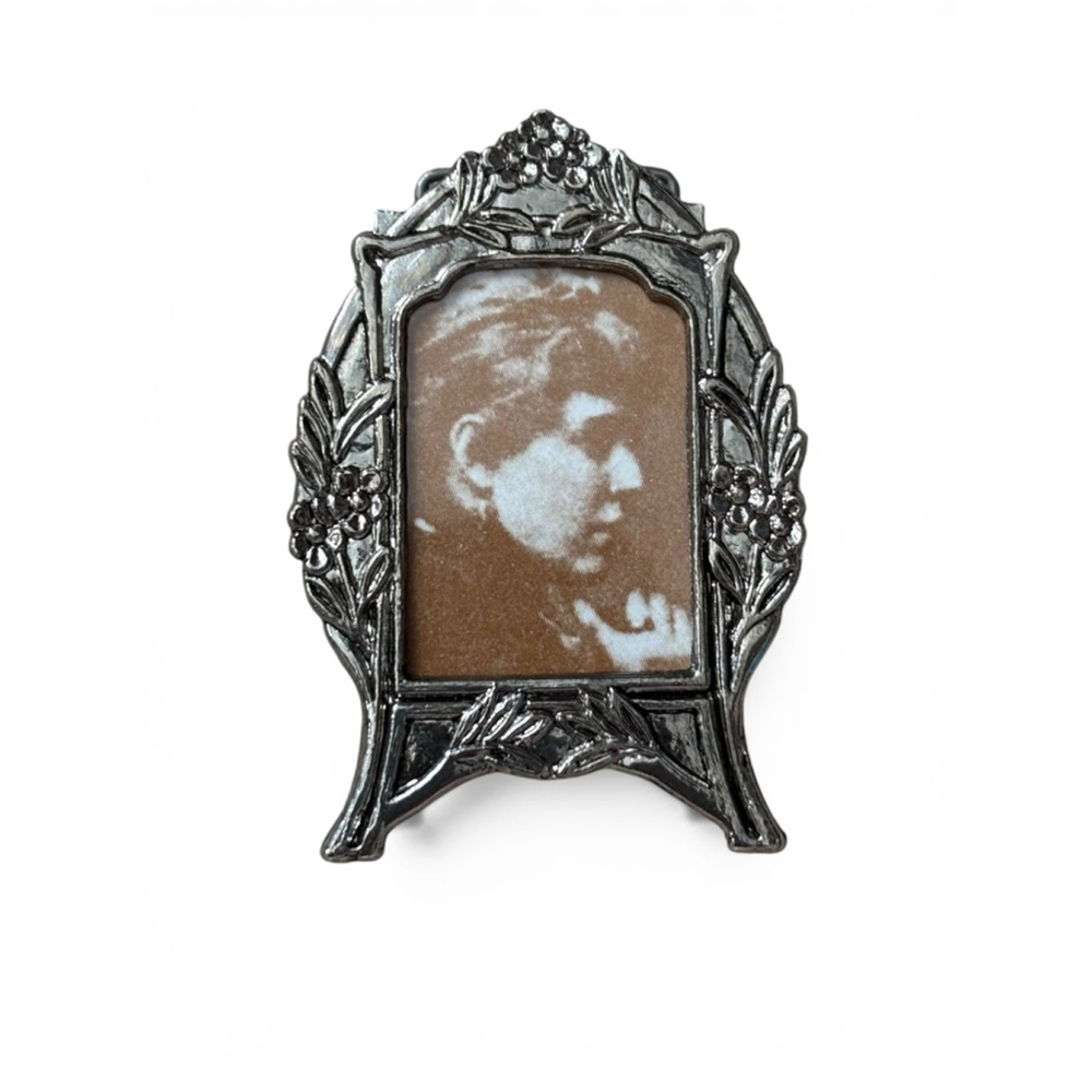 Vintage Style Mini Silver Tone Picture Frame Charm or Pendant NWOT - Picture 2 of 3